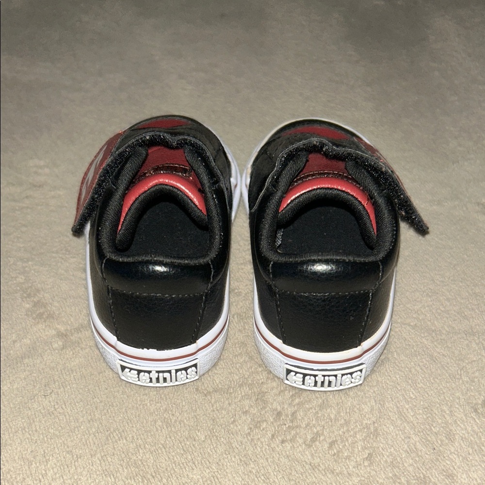 Etnies Kids Black and Burgundy Sneakers - Picture 4 of 4